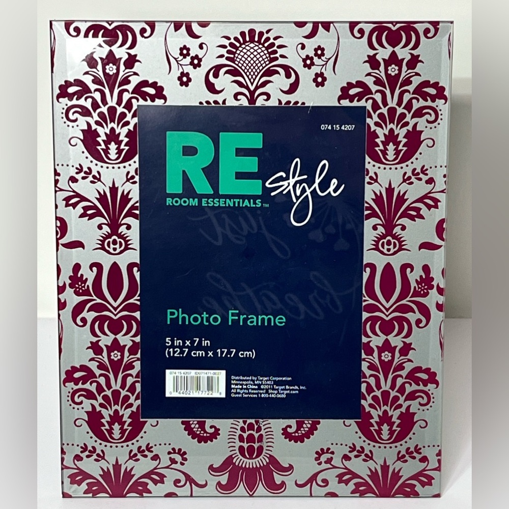 Room Essentials Glass Free‎ Standing Floral Gray/Magenta Frame 5"x7" Photo